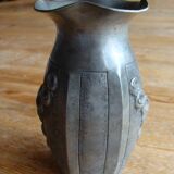 Vase en étain art déco