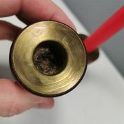 Paire de bougeoirs en teck et laiton