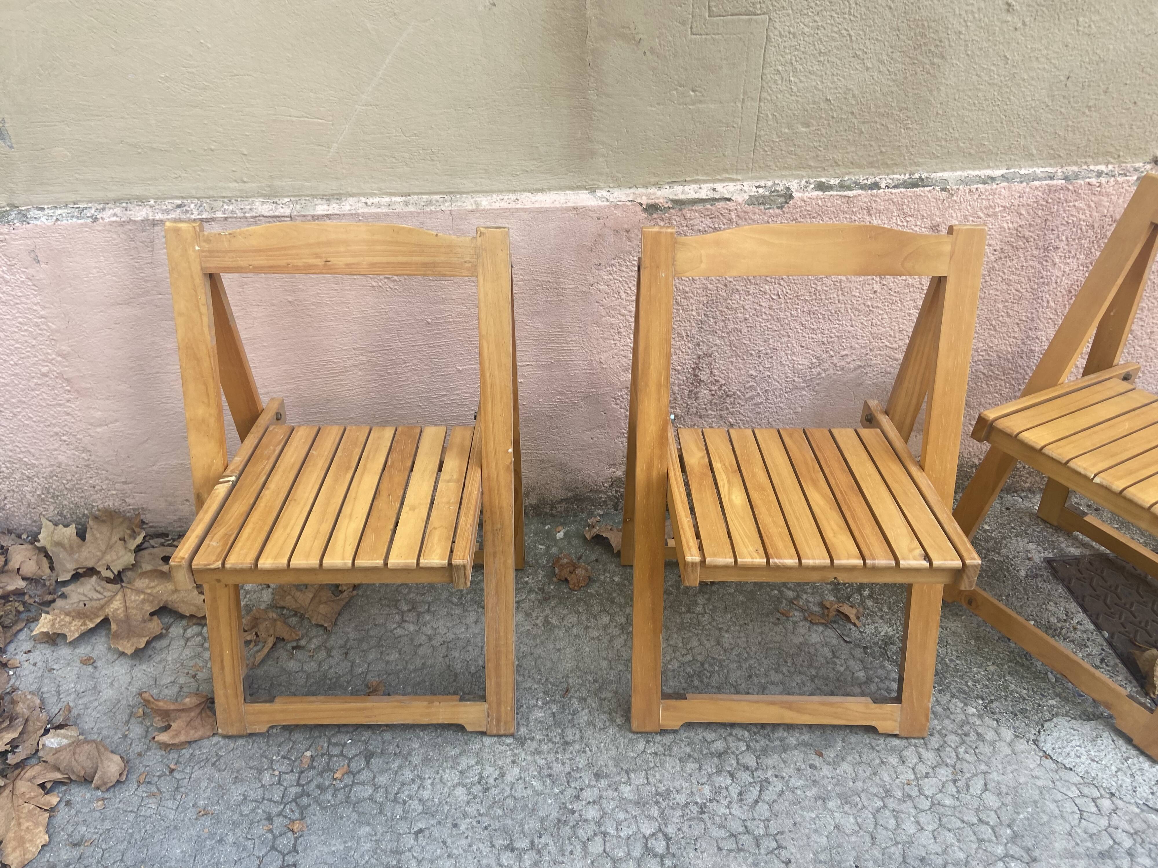 Series of 4 vintage wooden folding chairs