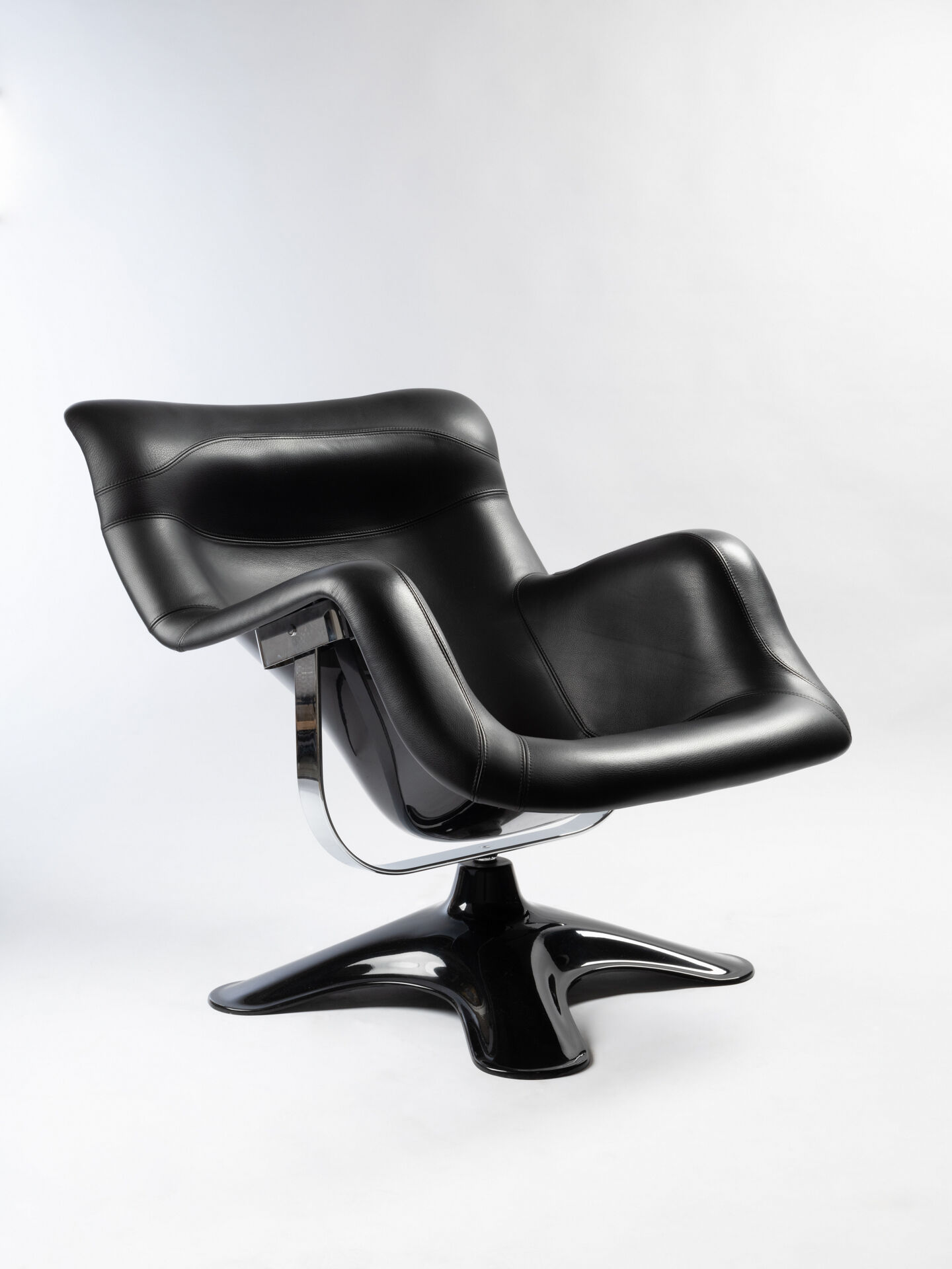 Karuselli chair and his ottoman by Yrjo Kukkapuro
