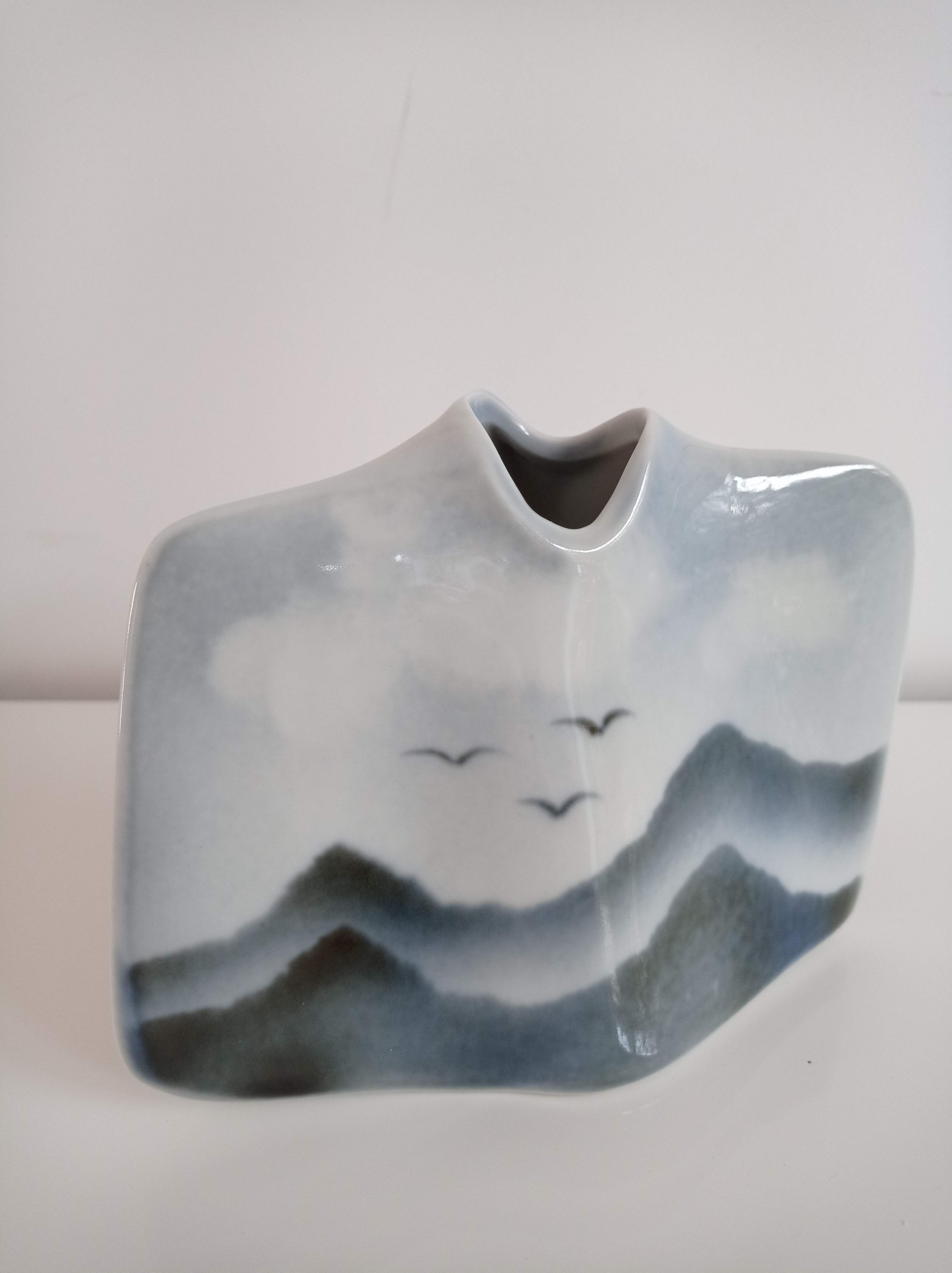 Virebent ceramic vase