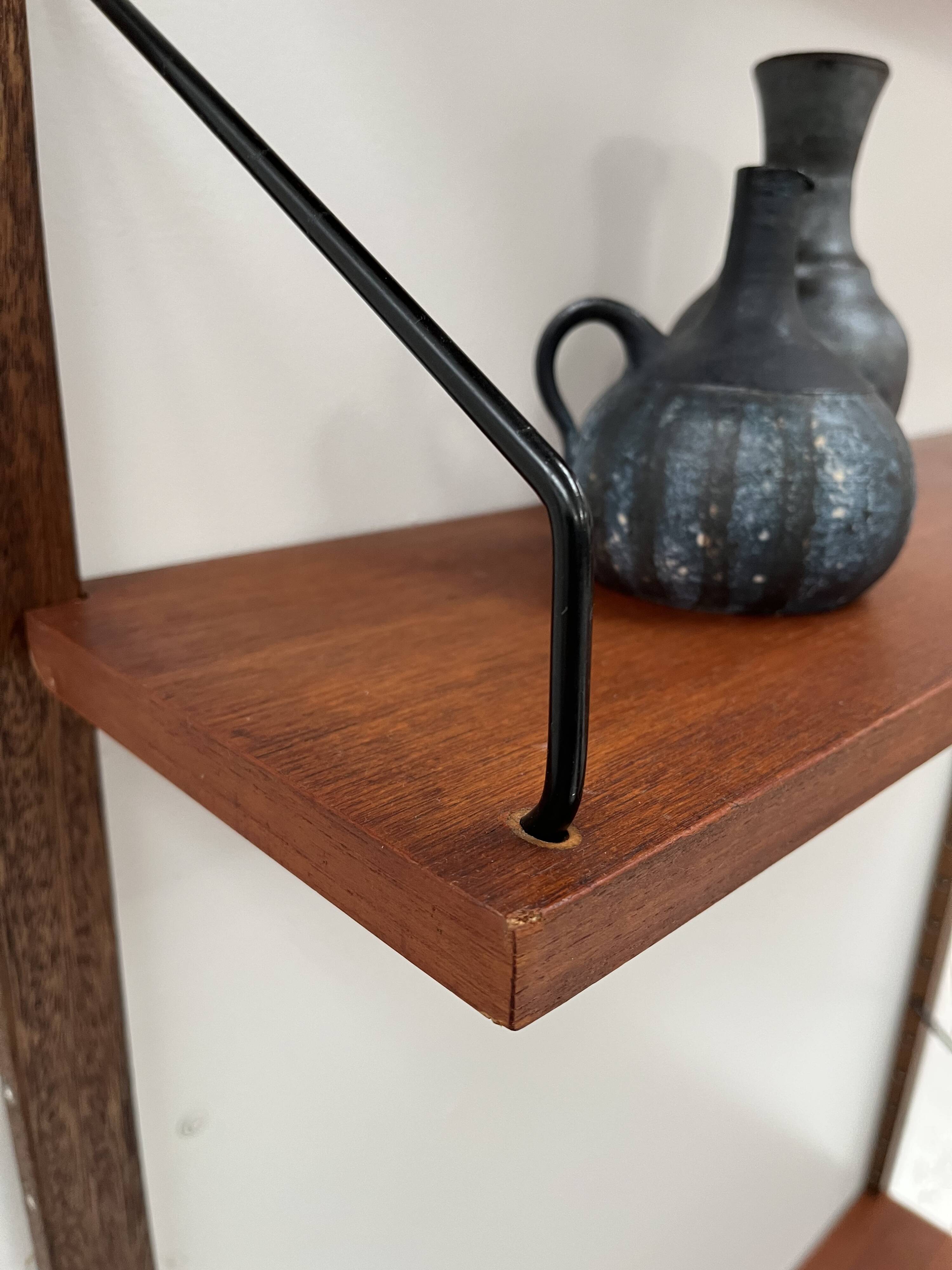 Meuble mural par P. Cadobvius