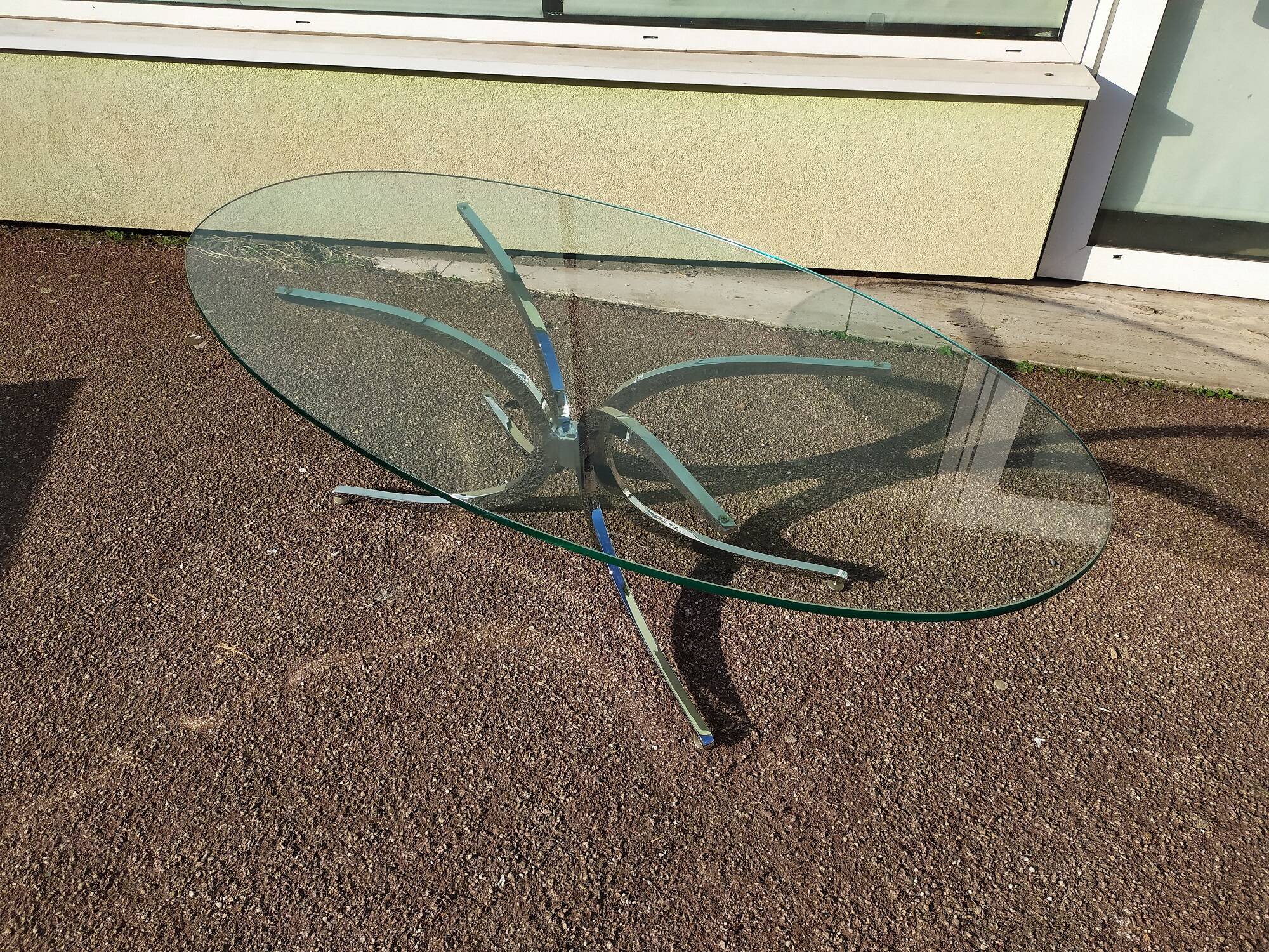 Large oval coffee table in glass and chrome - Vintage 1970