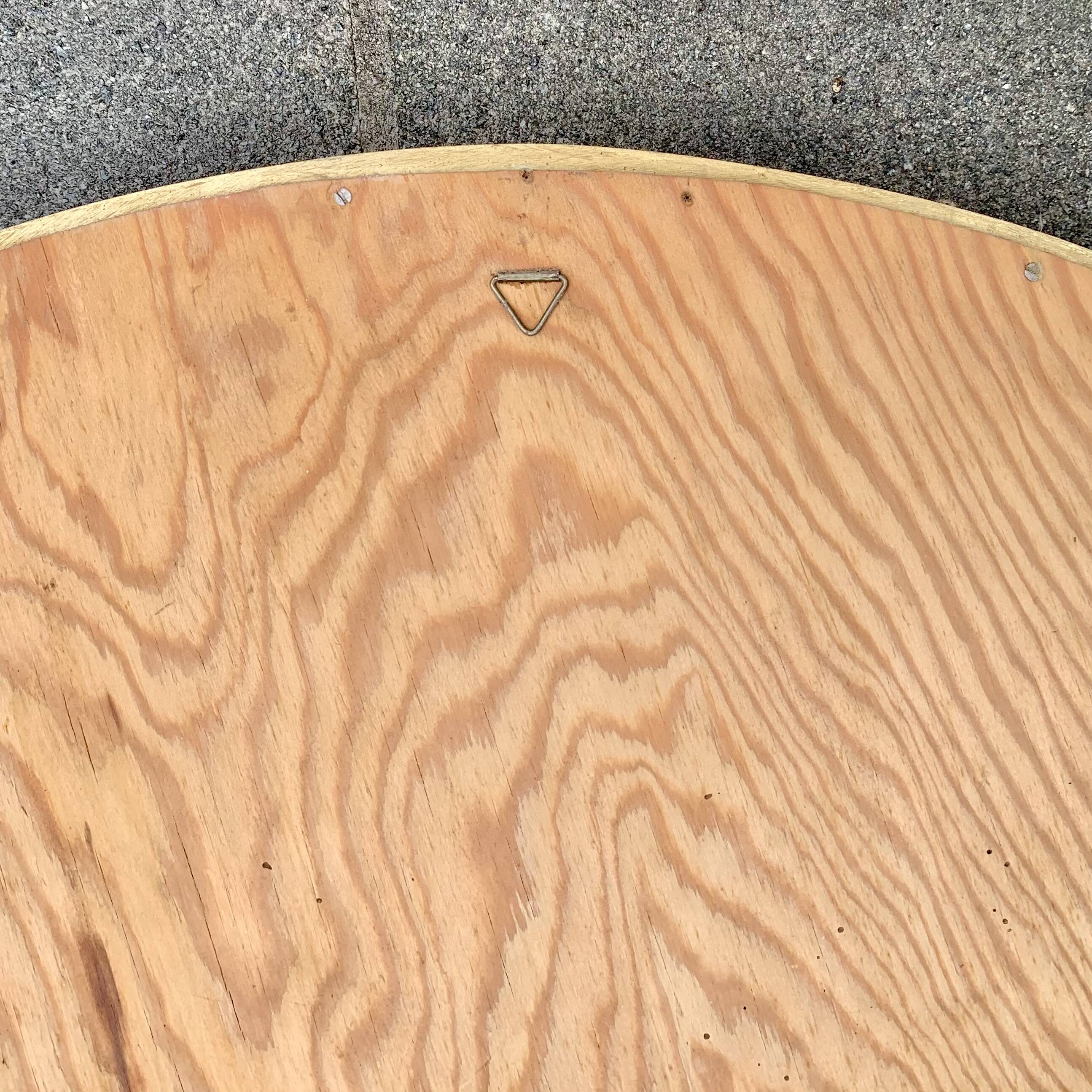 Ancien miroir mural ovale en résine dorée - 63 cm