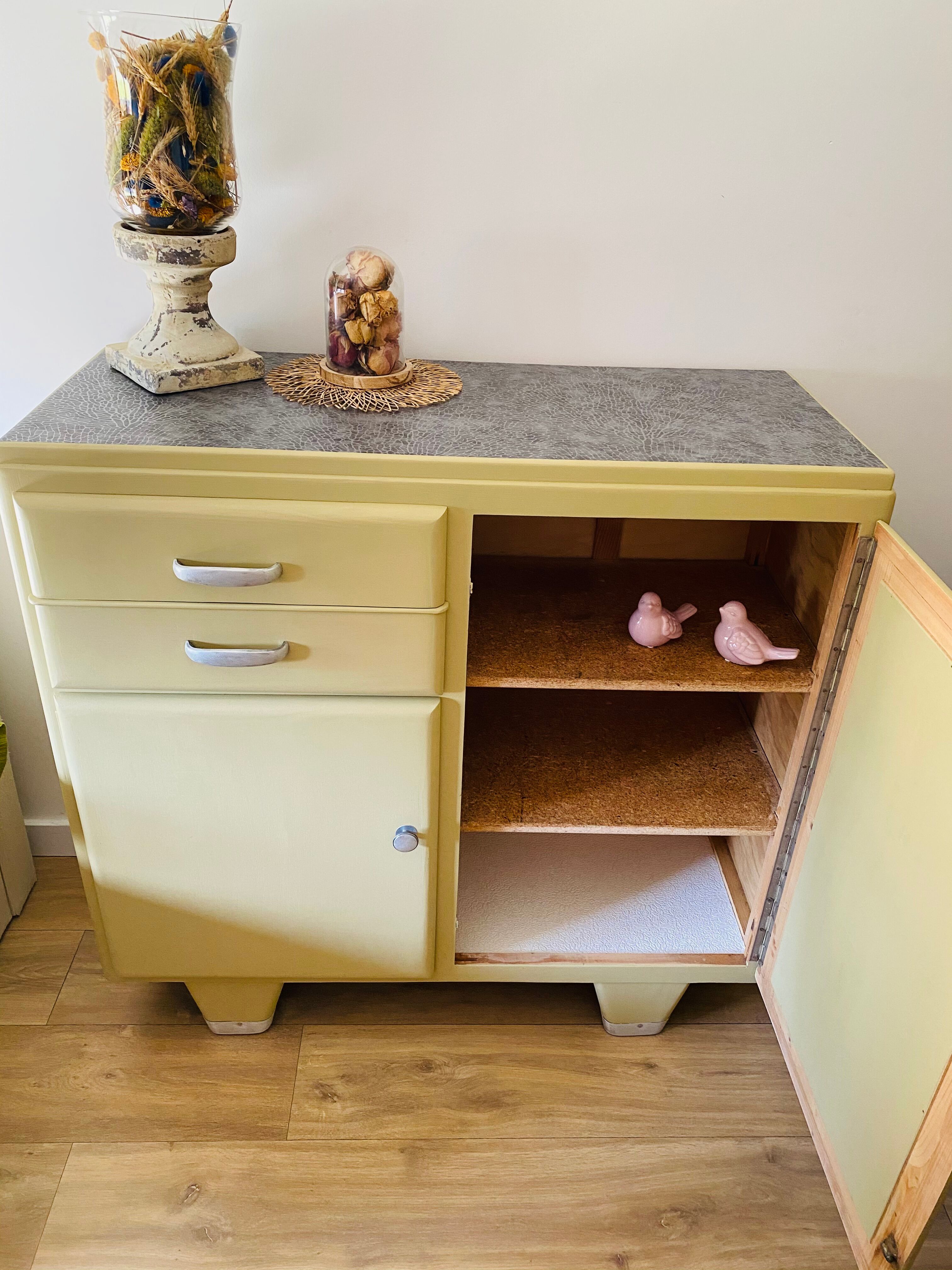 Buffet Mado vintage soft yellow and gray