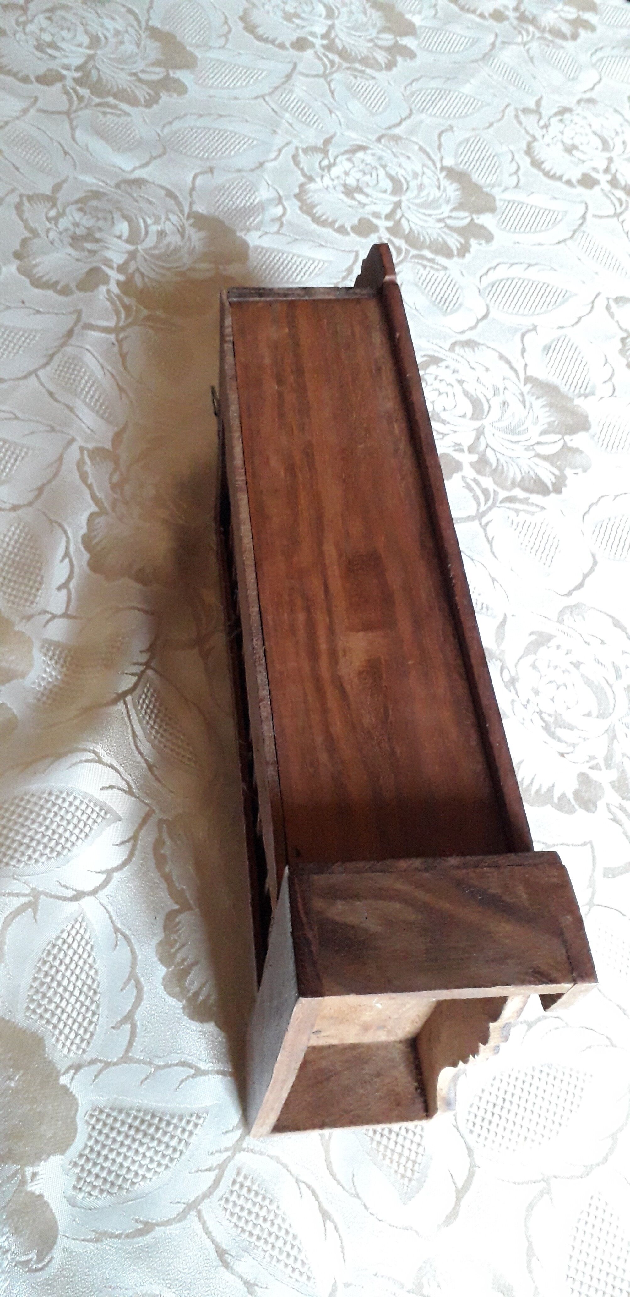 Small wooden shelf decorated brass to store audio cassettes "K7"