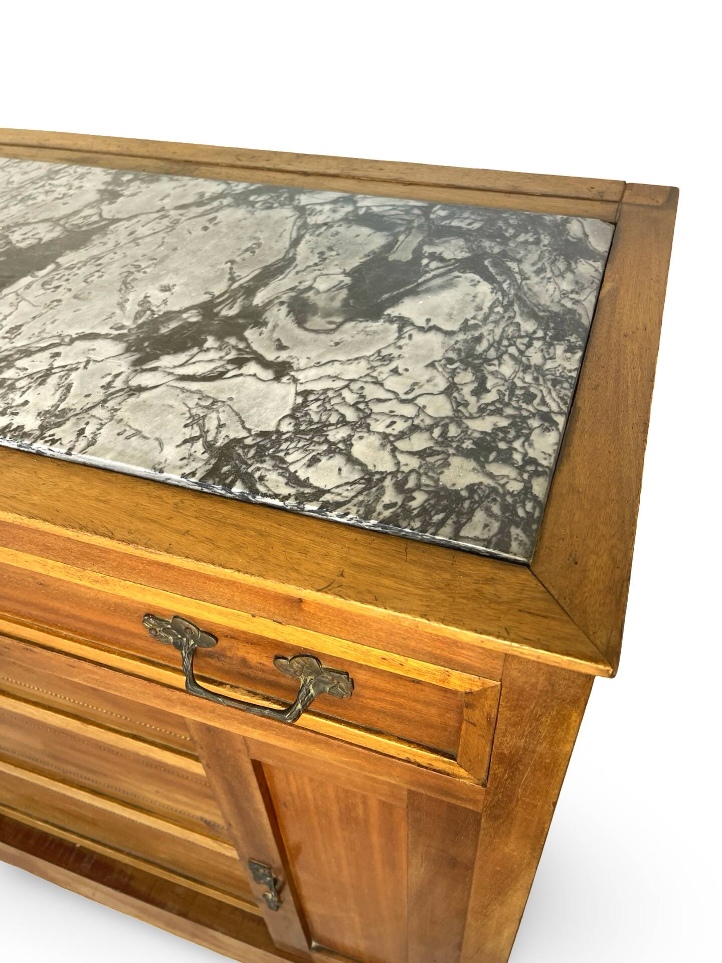 Commode de style Art Déco en bois de cerisier et noyer.