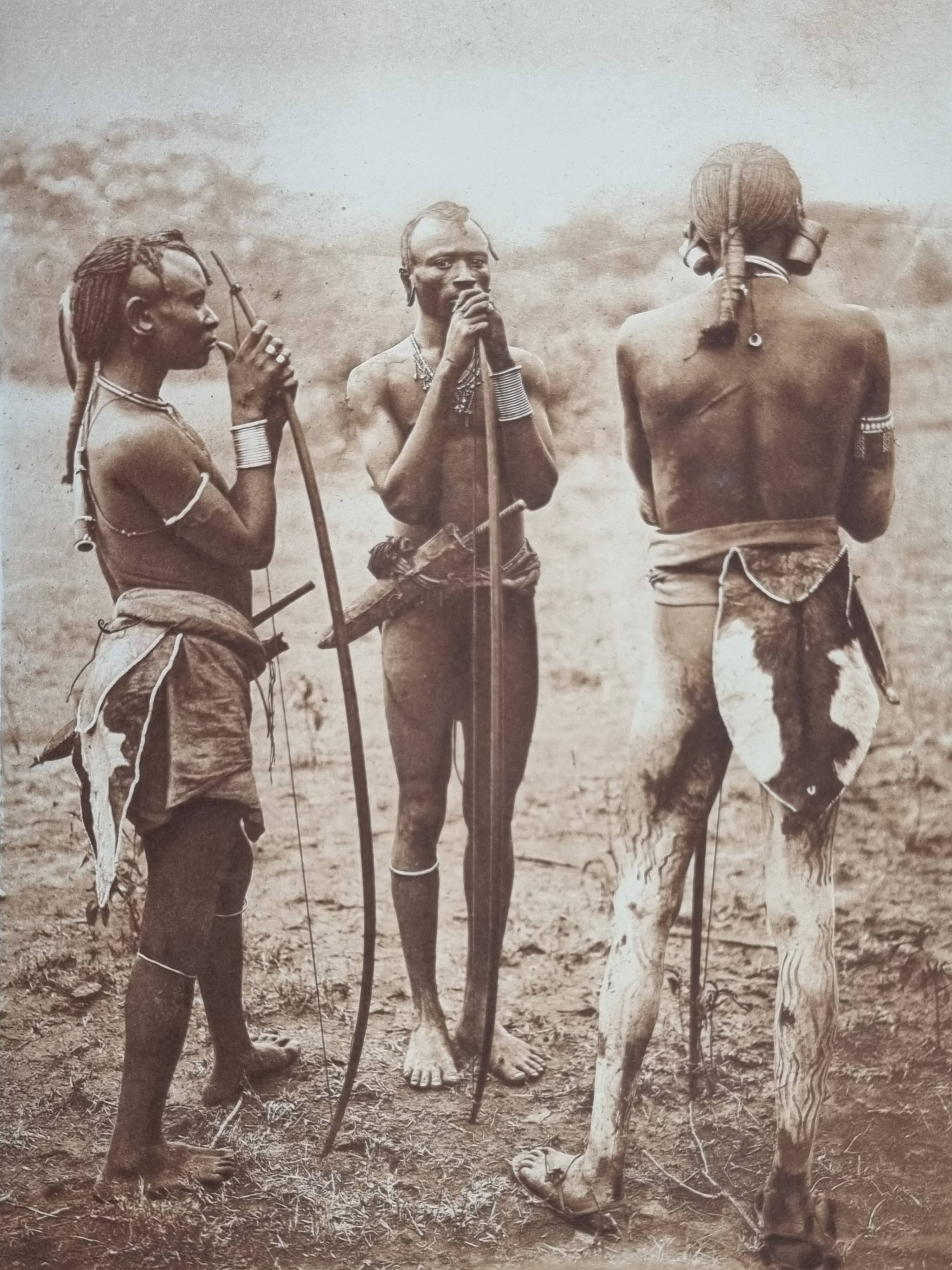 Photogravure ancienne, 1930, chasseurs Massaï
