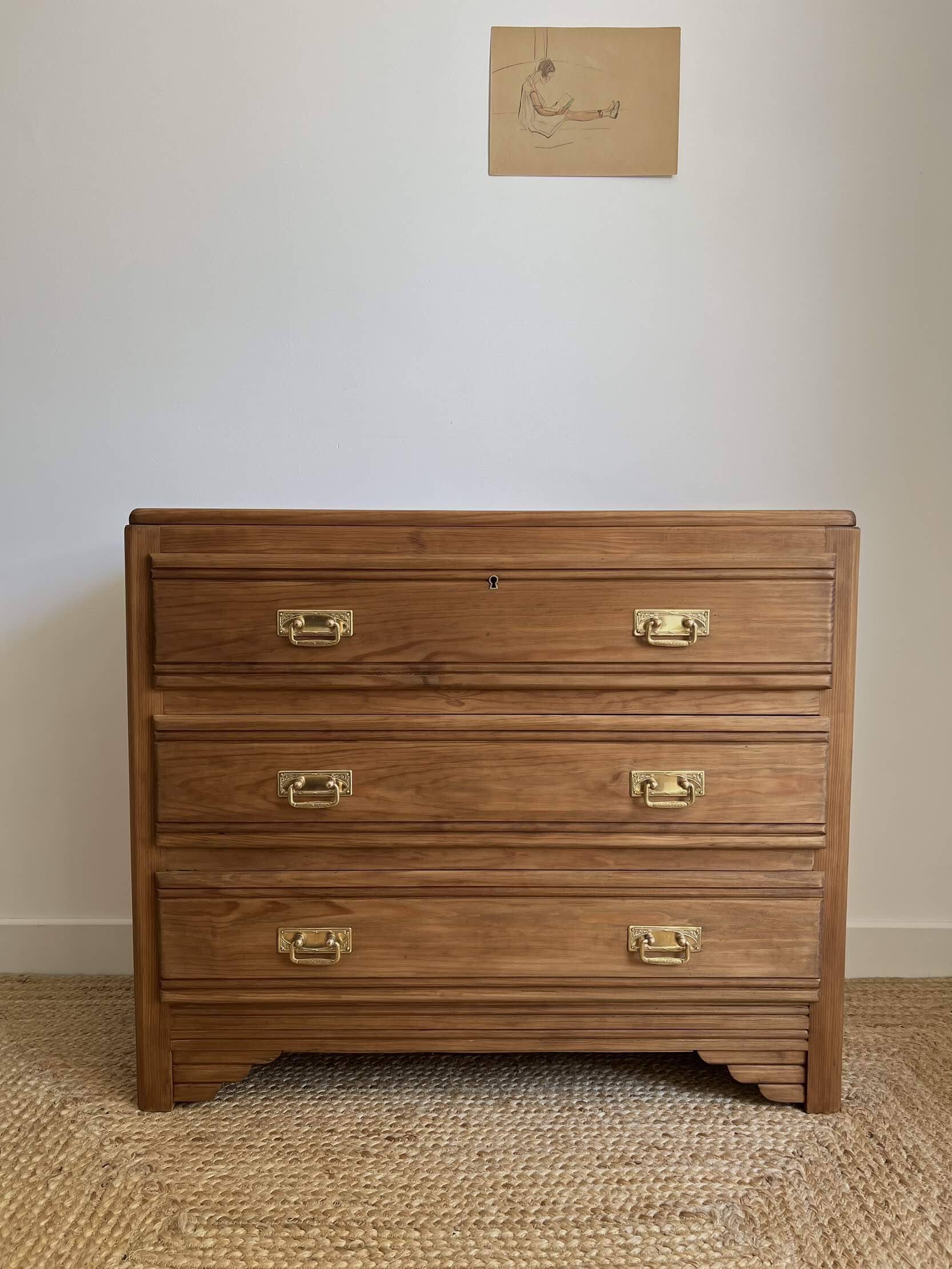 Art deco chest of drawers