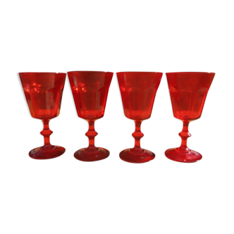 4 verres à vins de chez Arcopal en verre rouge