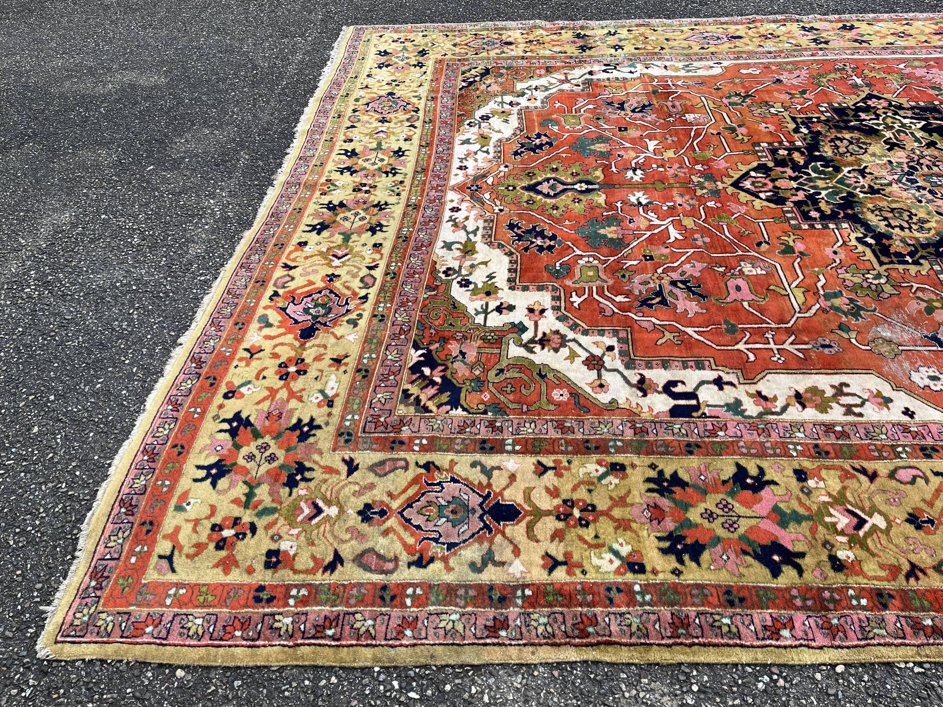 Indo-heriz Serapi Design, Geometric Carpet