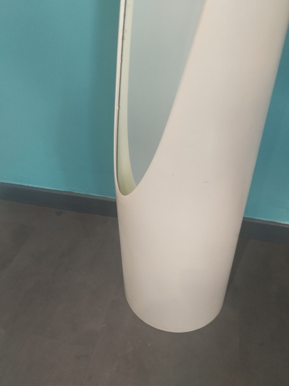 Large mirror lipstick design