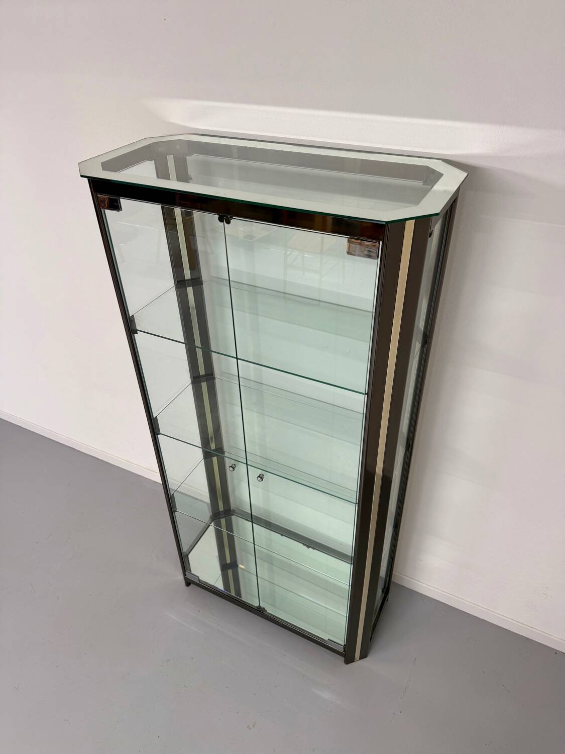 Antique display cabinet shelf in brass metal Italian design from the 70s