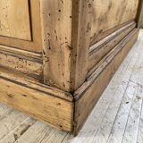 Trading counter central island pine