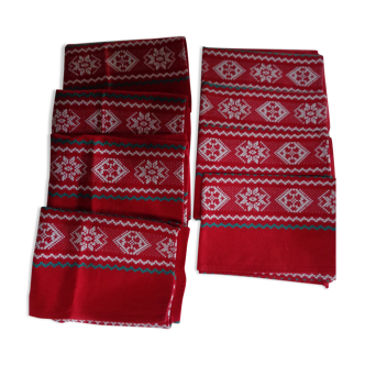 Red tablecloth and 8 napkins