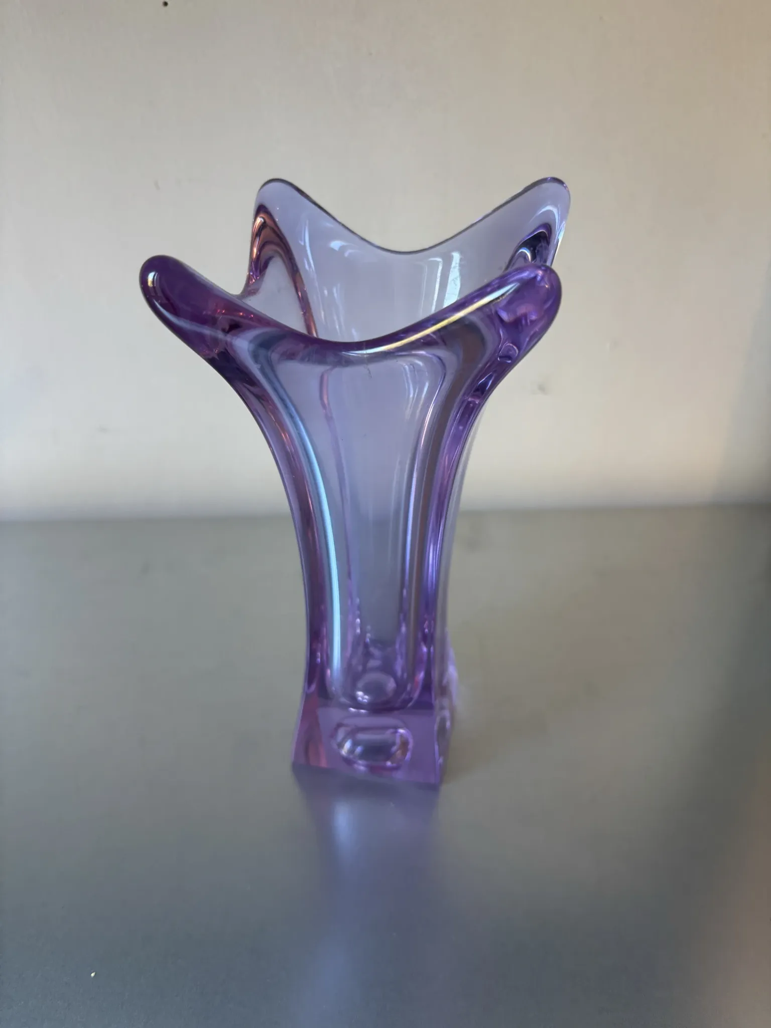 Vase or amethyst glass soliflore in free form from the 60s-70s.