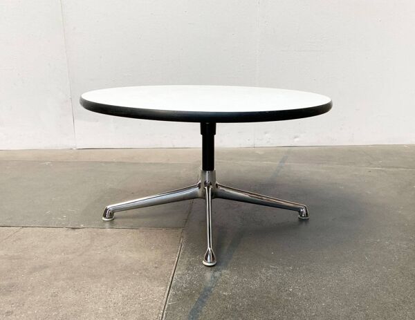 Table d'appoint du milieu du siècle par Charles & Ray Eames pour Herman Miller, années 1960