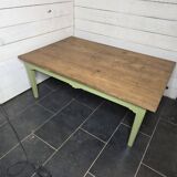 Table basse ancienne, pieds en chêne dessus en sapin.