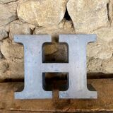 Letter metal H