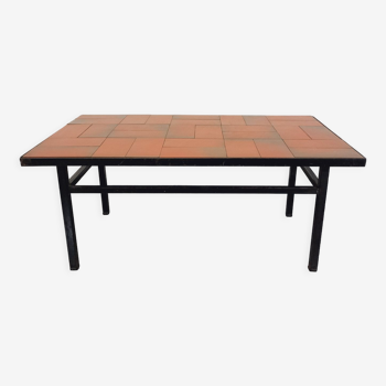 Table basse moderniste vintage en terre cuite et métal noir des années 60
