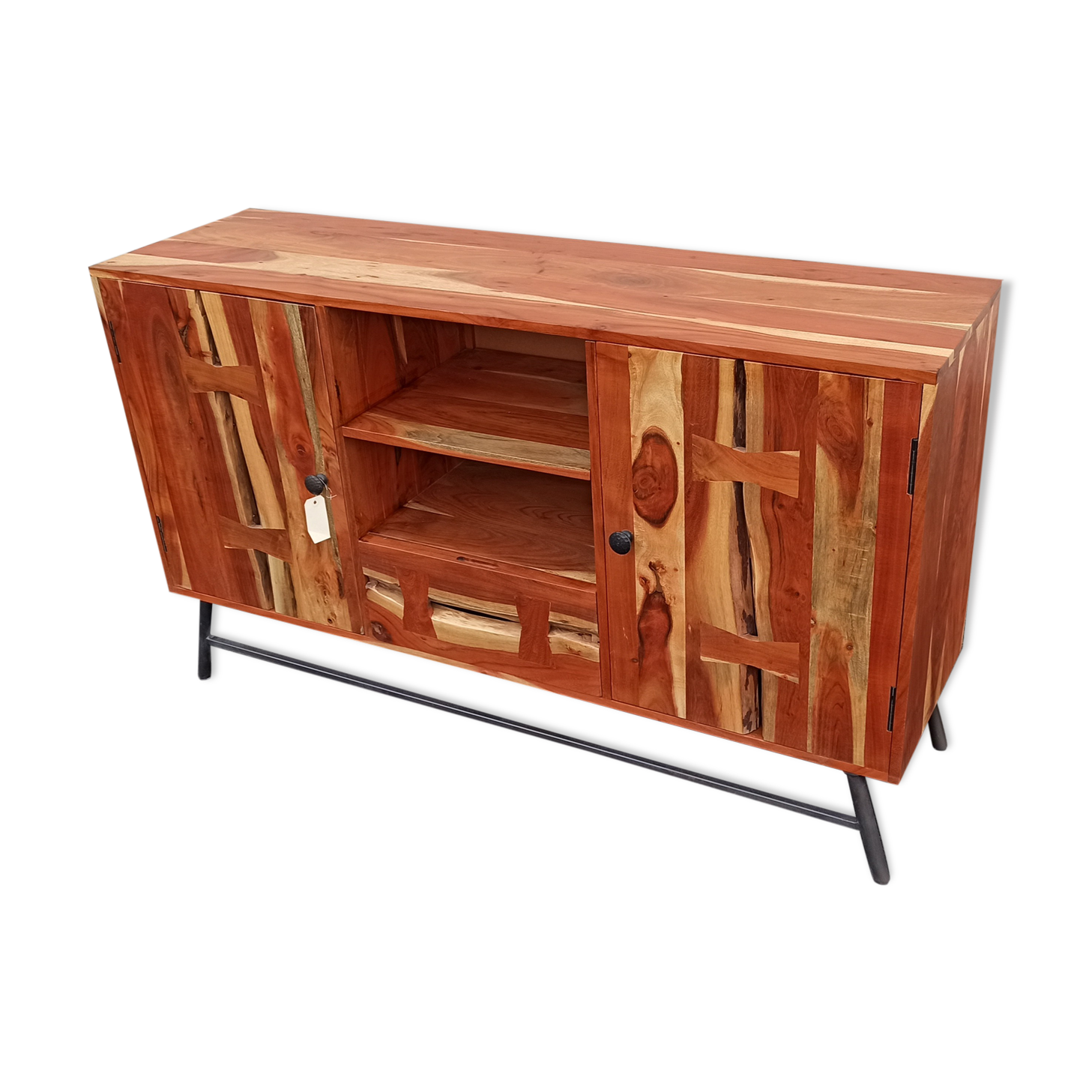 Buffet en bois avec deux portes, un tiroir et deux niches