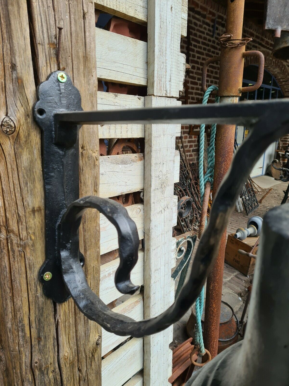 Cast-glass wall school bell