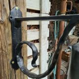 Cast-glass wall school bell