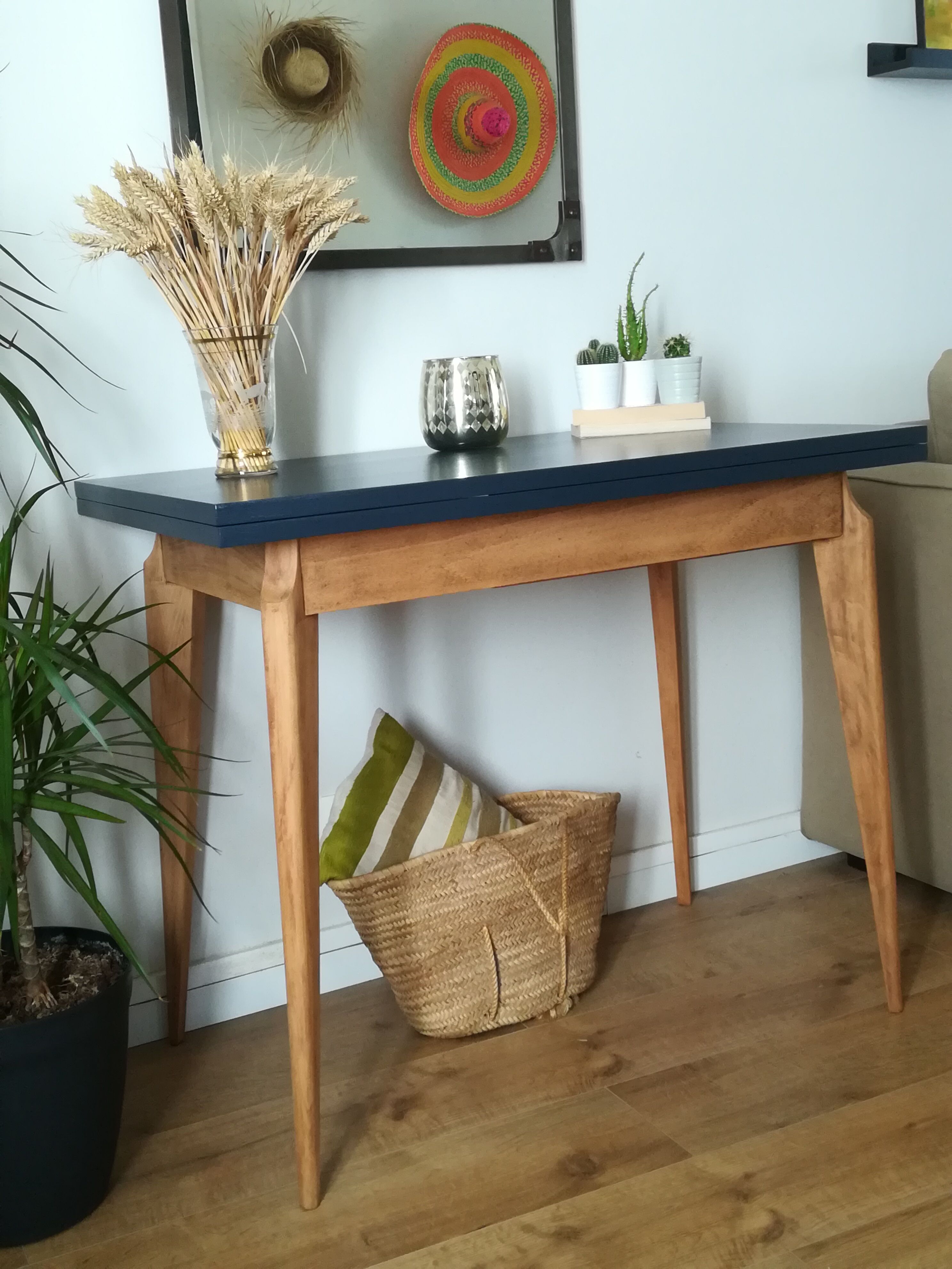 Vintage wallet table