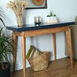 Vintage wallet table