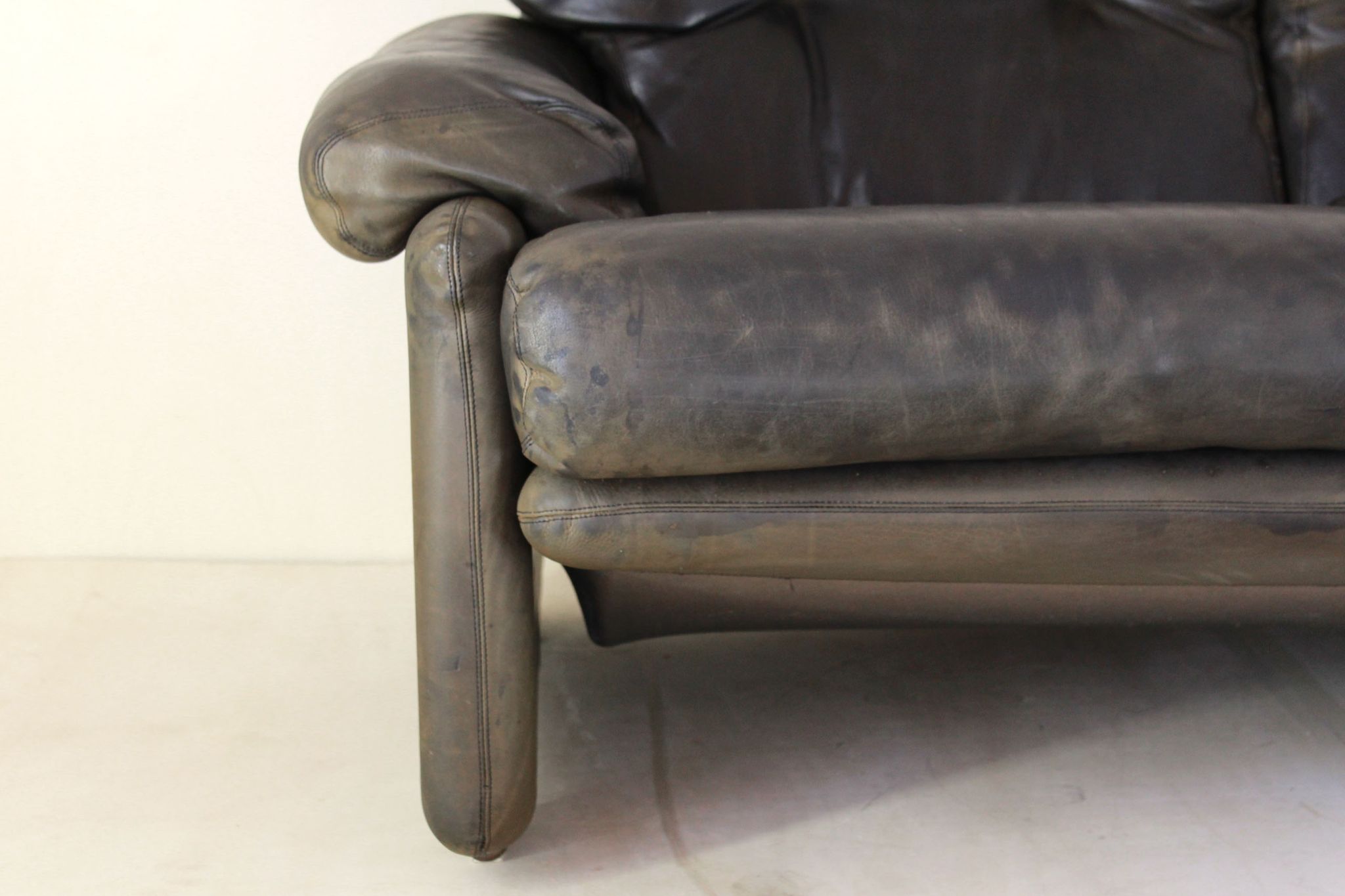 B&B Italia Vintage Leather Sofa Modell Coronado Designed By Afra & Tobia Scarpa