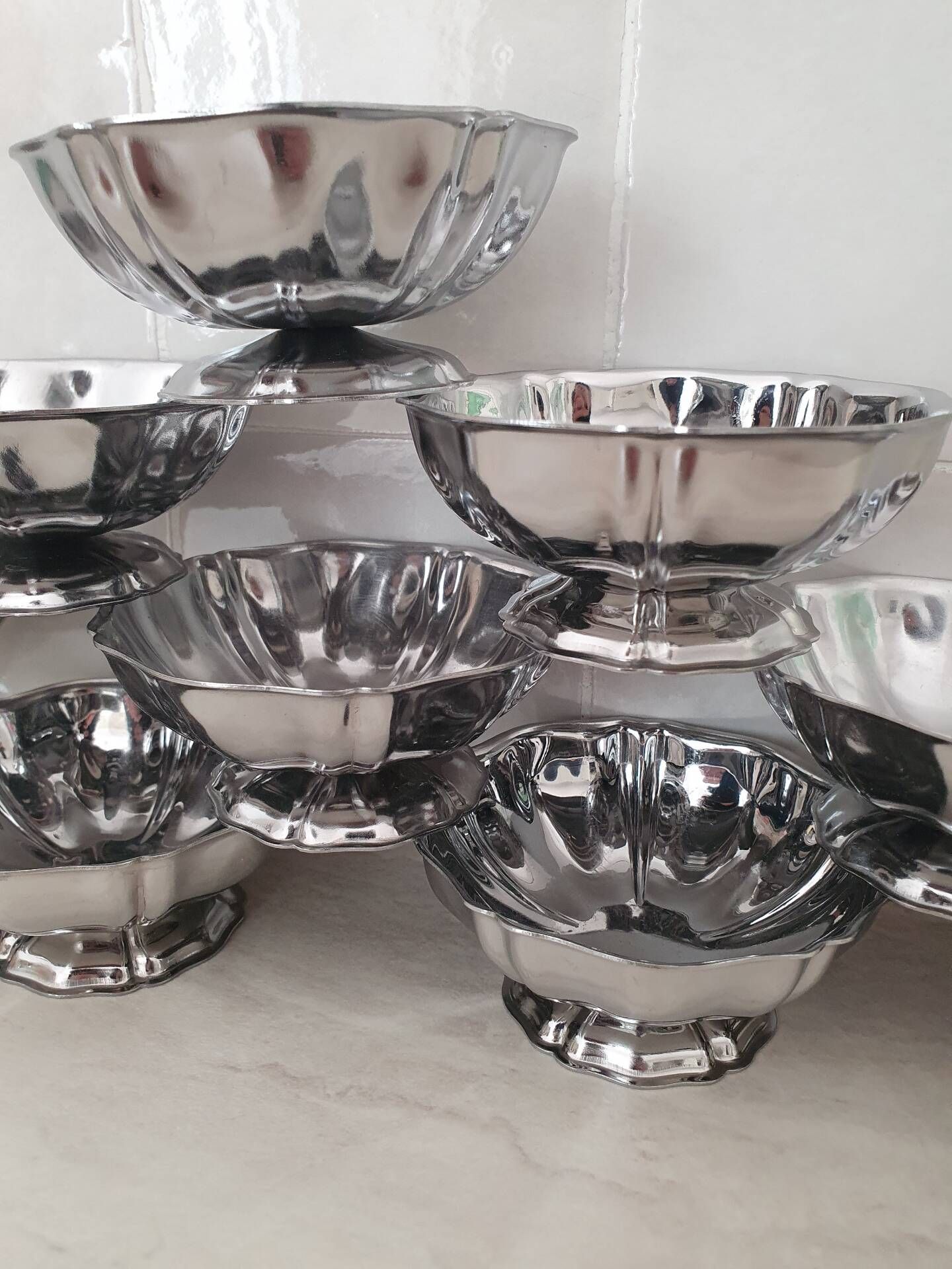 10 stainless steel dessert / ice cream bowls in Guy Degrenne style, flower shape.
