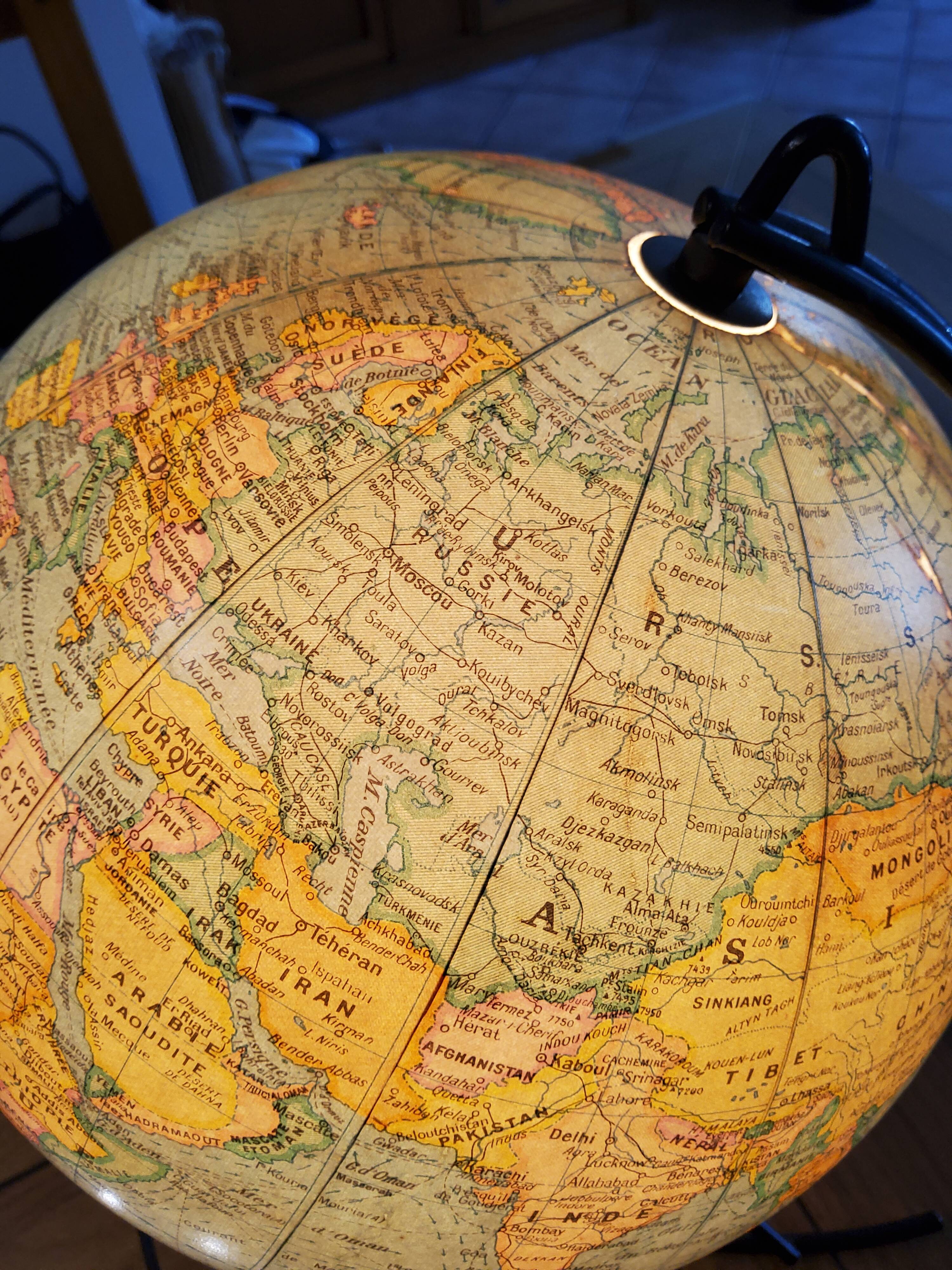 Luminous globe Girard and Barrère