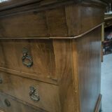 Restoration period chest of drawers in flamed walnut