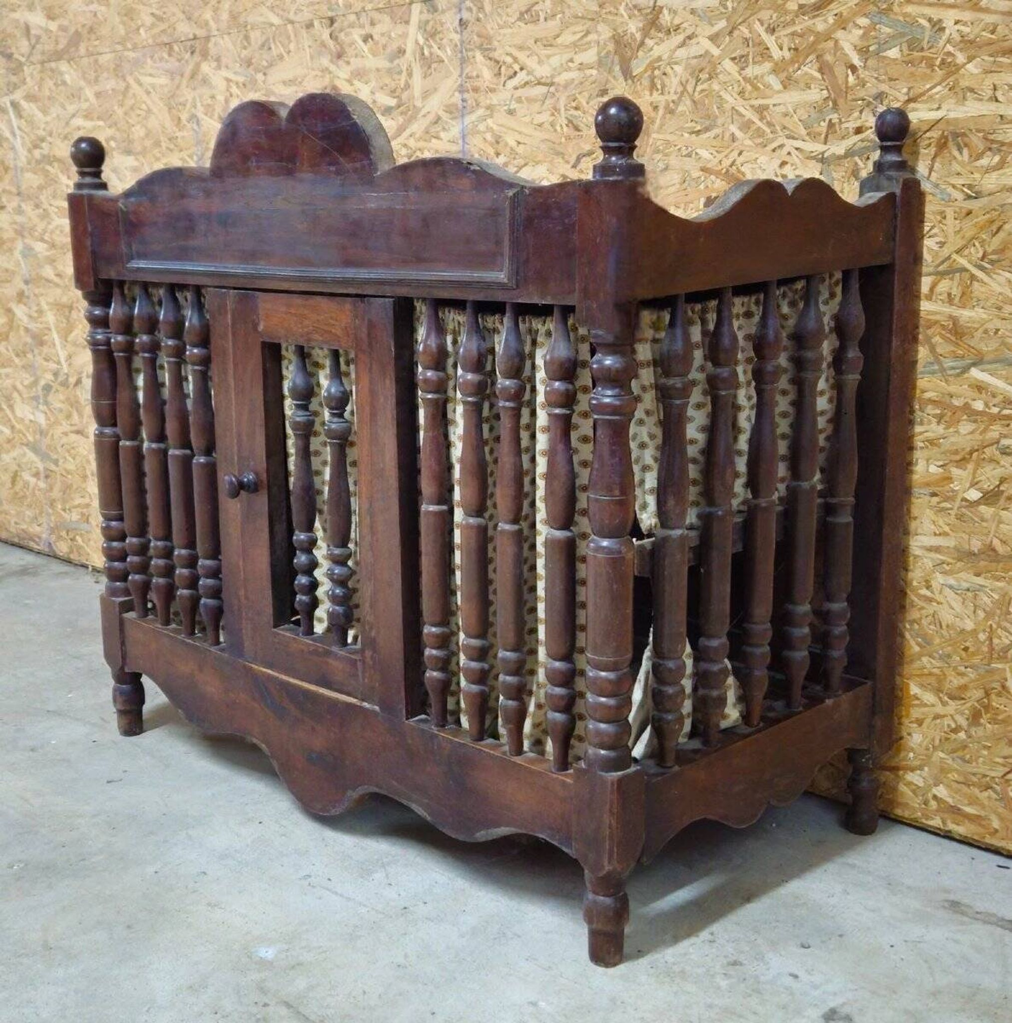 Pannetiére / meuble d’appoint a suspendre / noyer / XVIIIeme