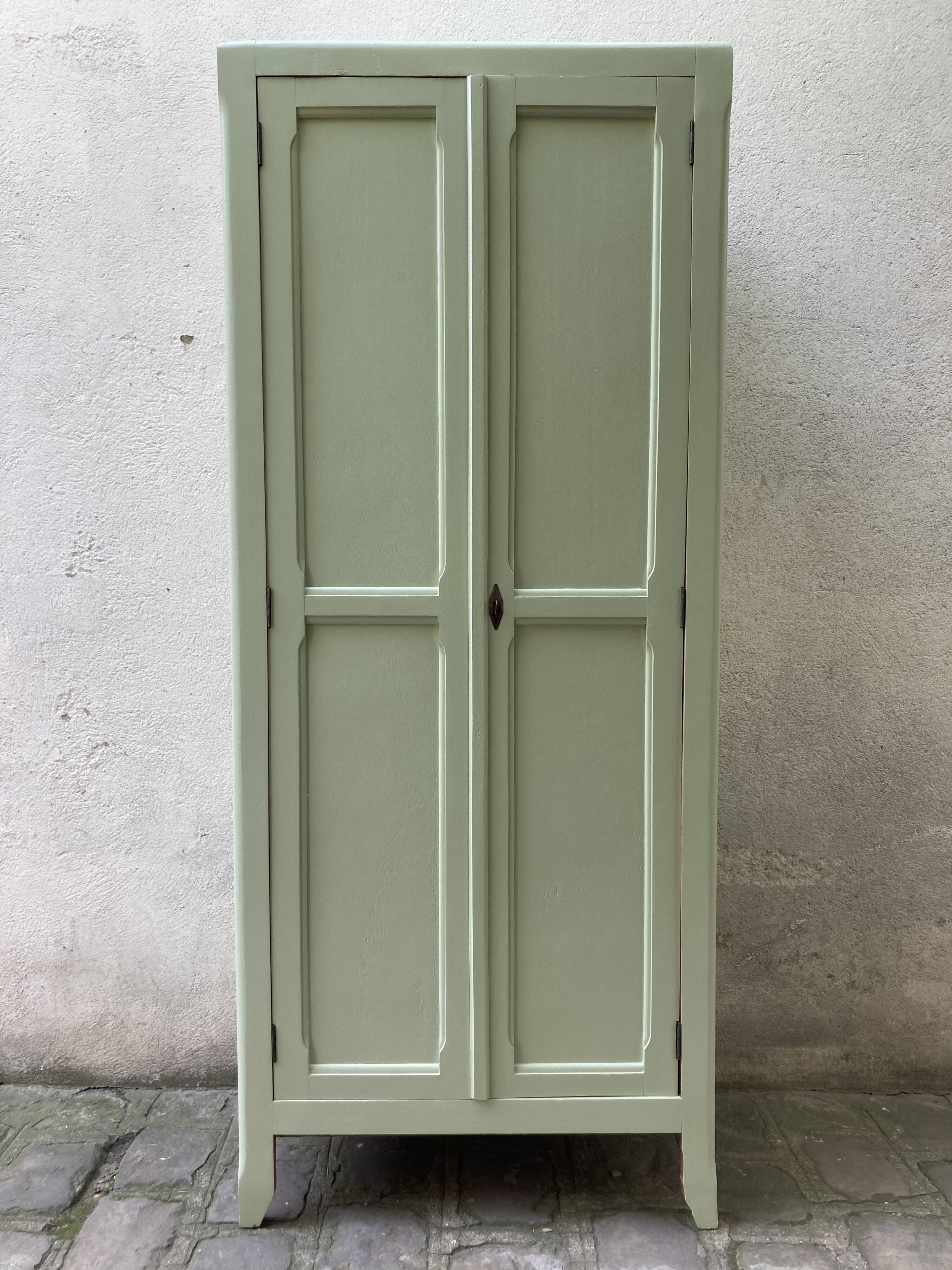 Parisian linden cabinet