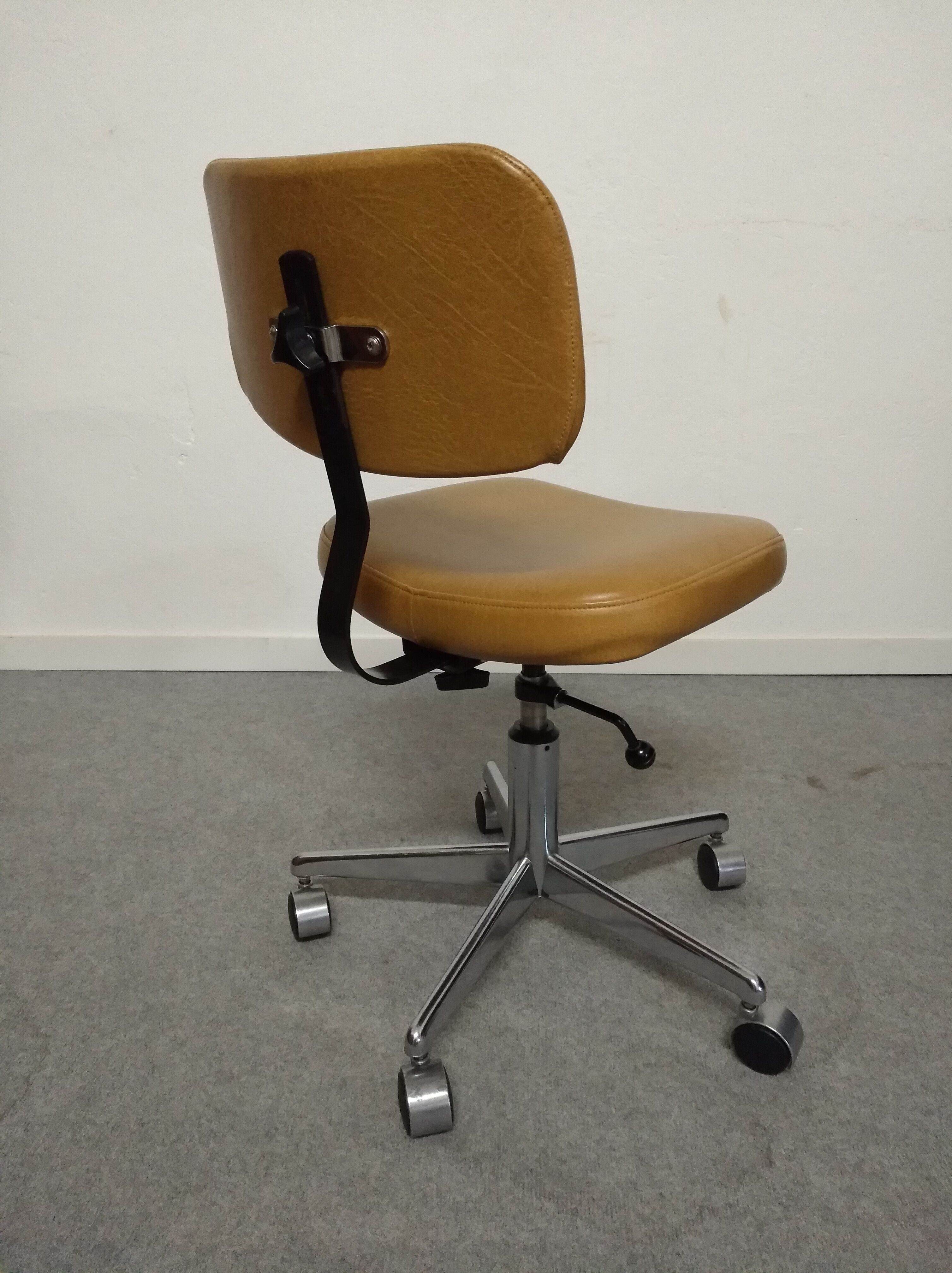 Chaise de bureau des années 60