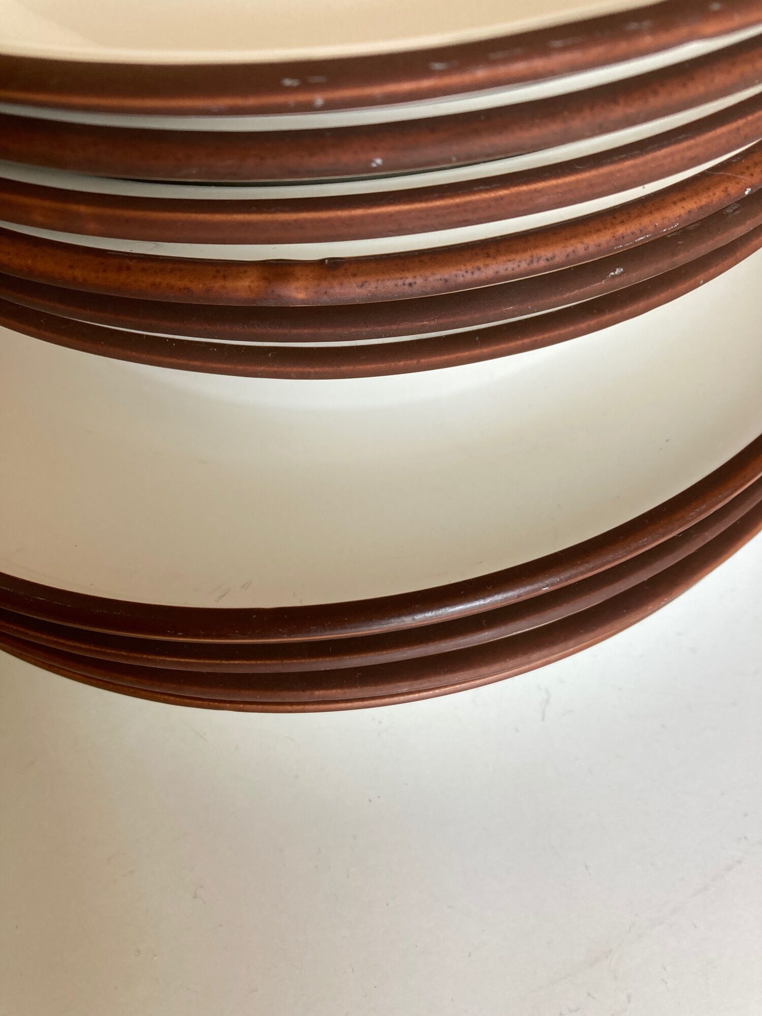 Set of 6 flat plates and 6 hollows in enamelled earth KMK 1965