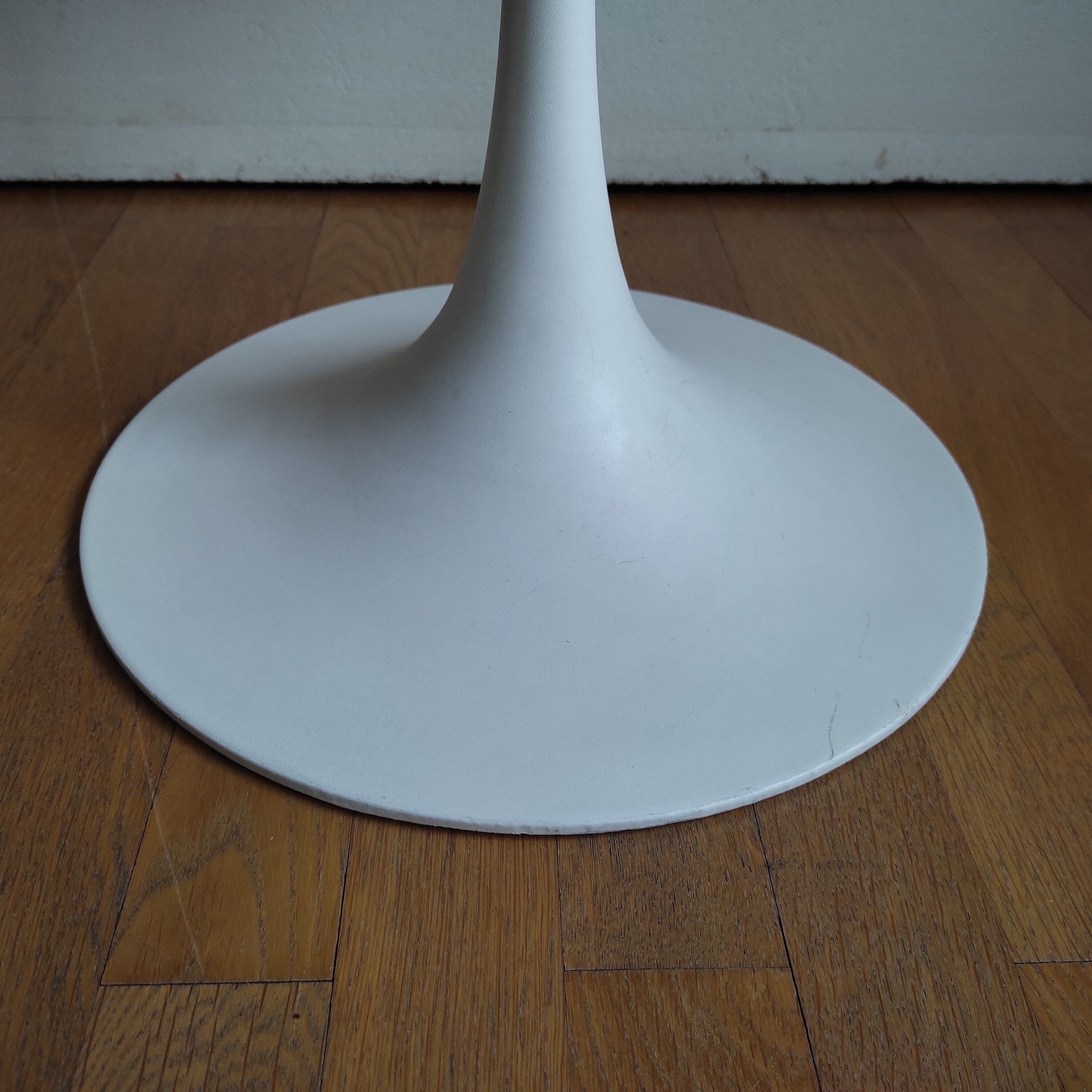 Arkana tulip table by Maurice Burke, Arkana edition 60/70