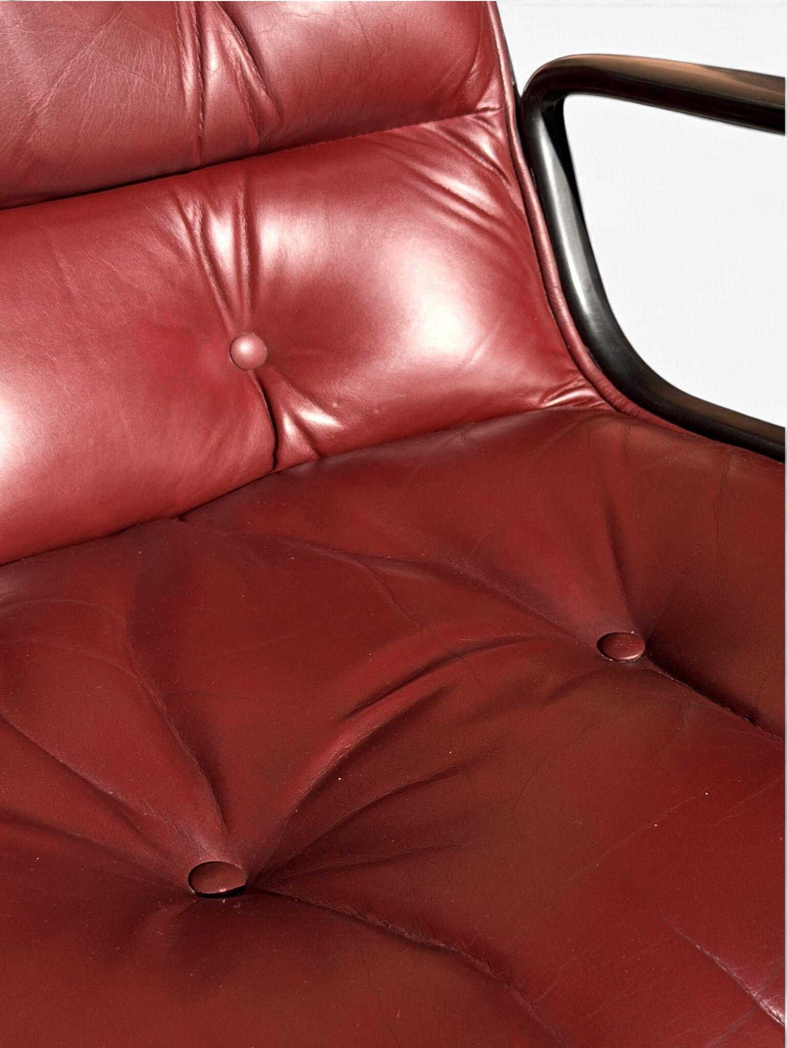 Fauteuil Executive Charles Pollock pour Knoll, cuir bordeaux