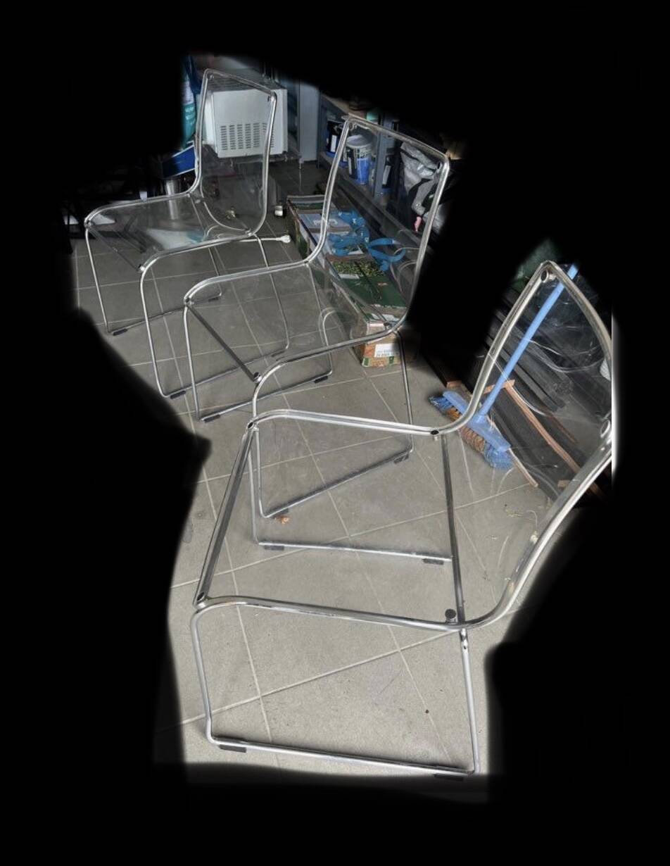 Chaises Plexiglas transparentes