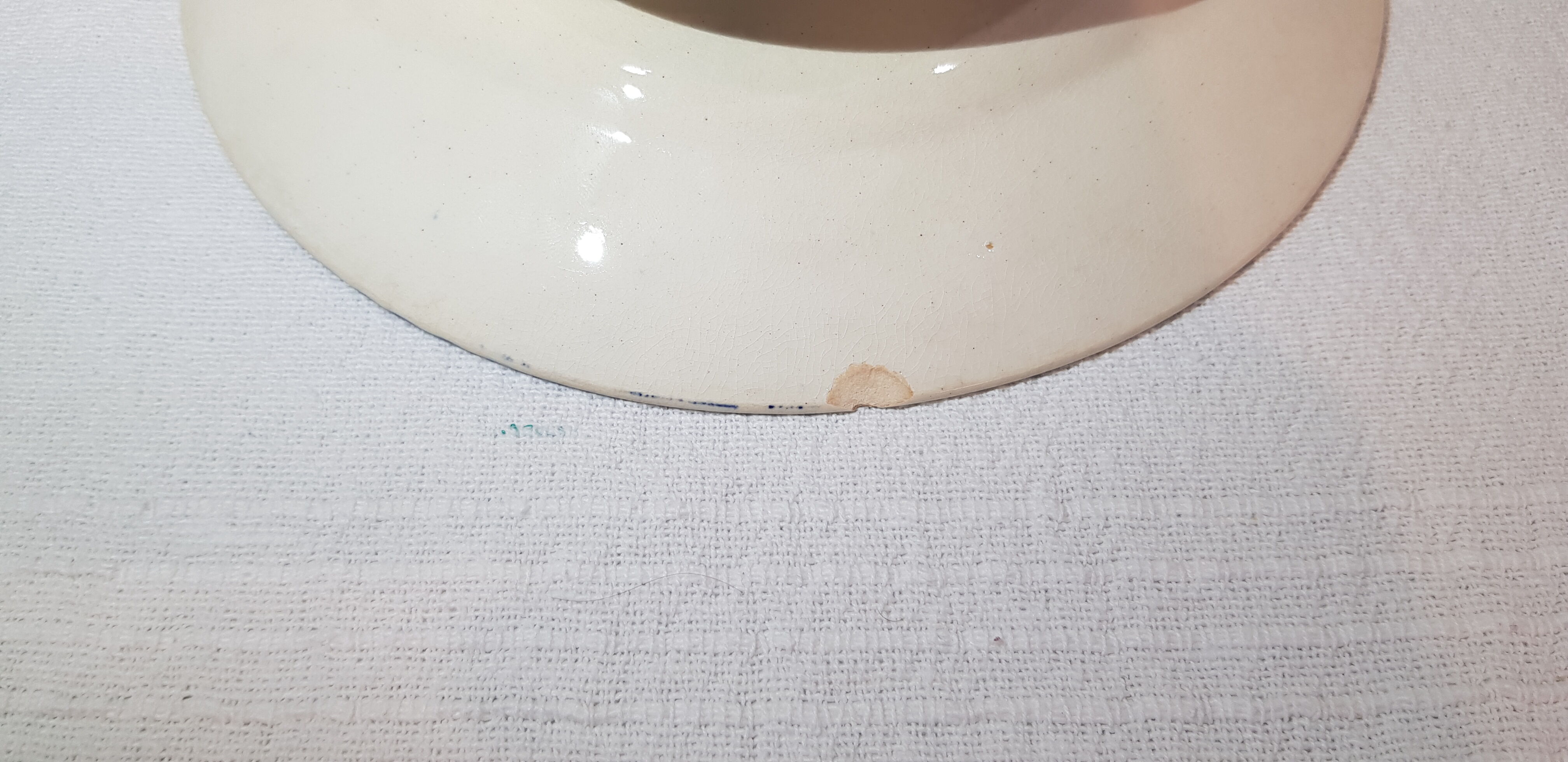 Compotier or cake display in earthenware by E. Bourgeois, iron earth. Cake stand.