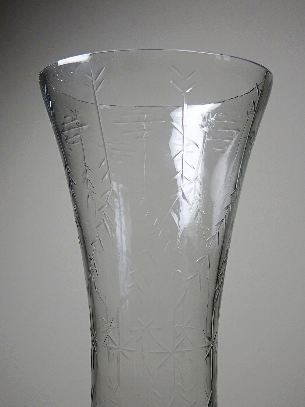 Very large engraved blown glass vase vintage 2000s antique style.