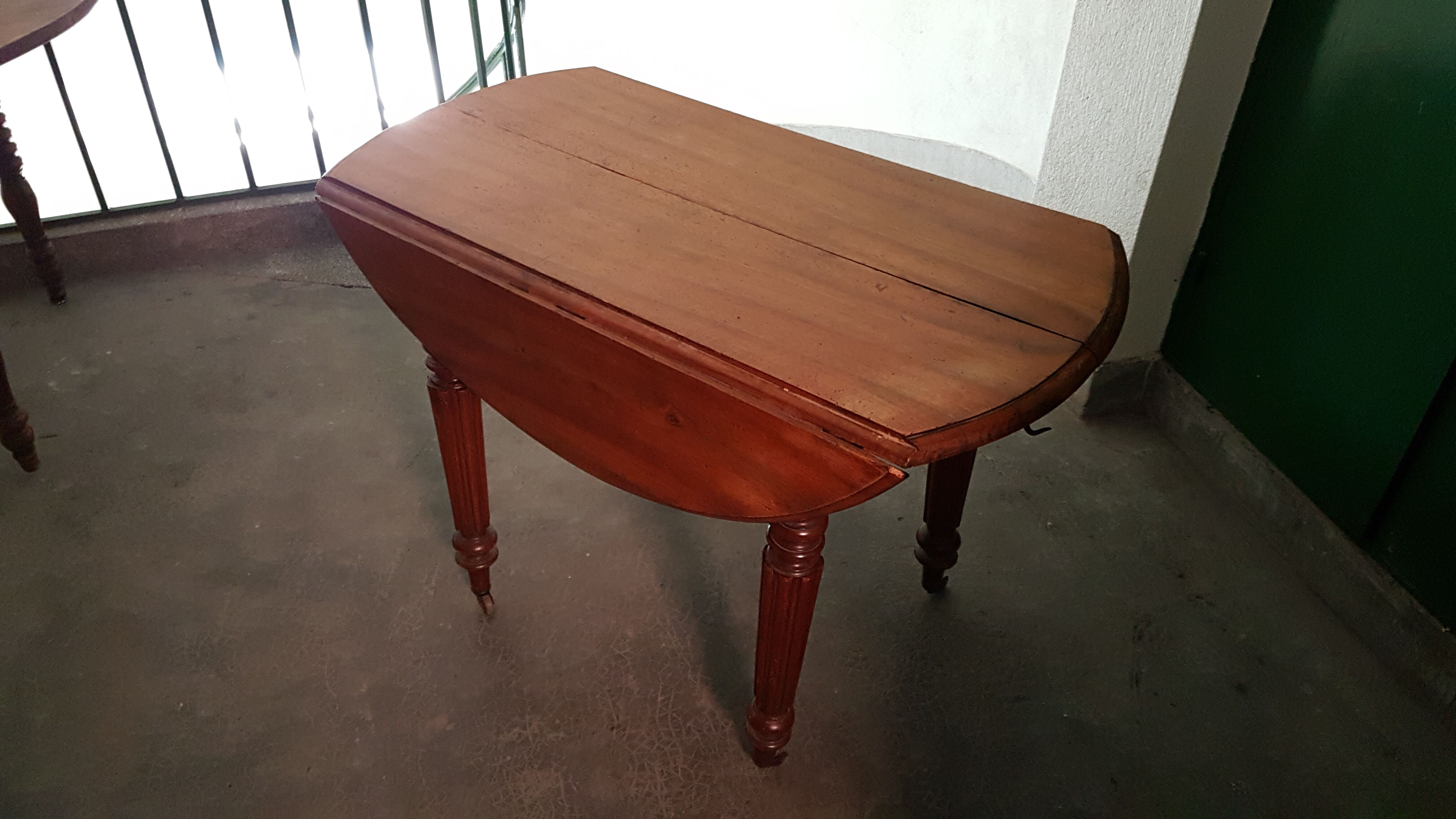 Table en chêne avec une rallonge