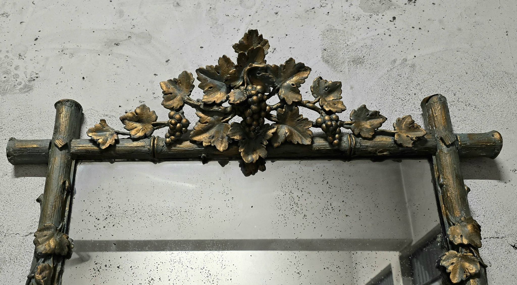 Large Wood and Patinated Stucco Mirror - Floral 1900s Period