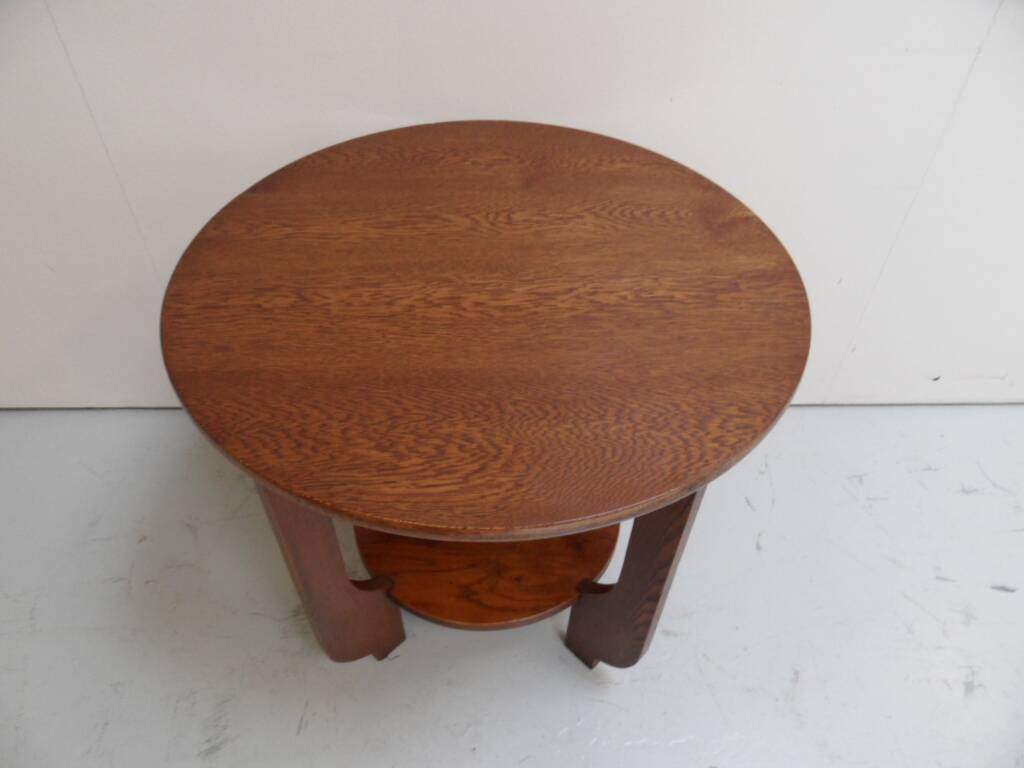 Art bDeco round oak coffee table