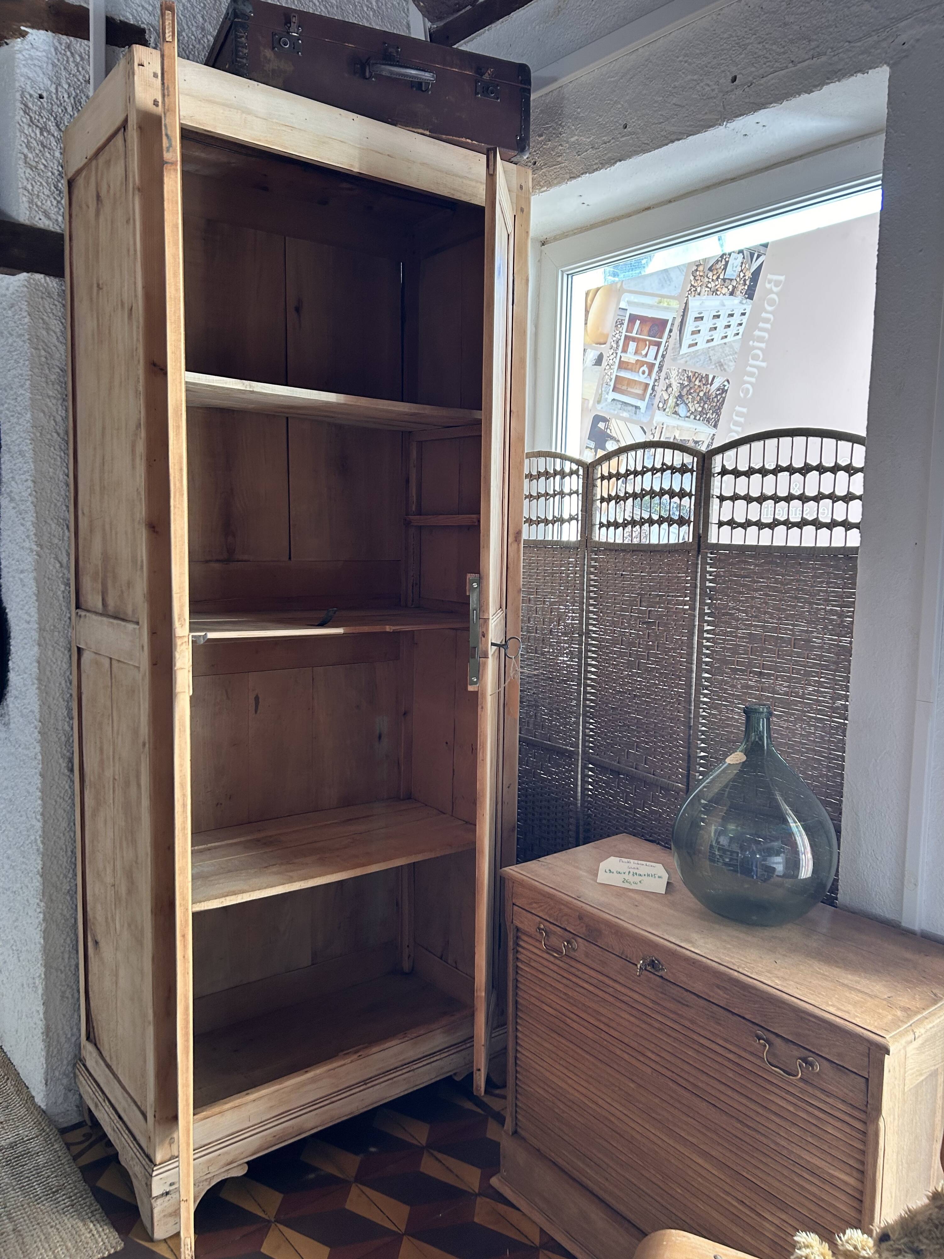 Très grande armoire bois rénovée