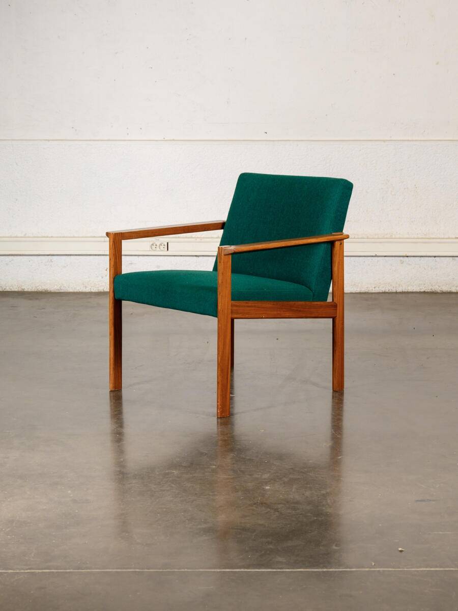 Vintage lounge chair