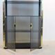 Armoire en verre fumé et laiton