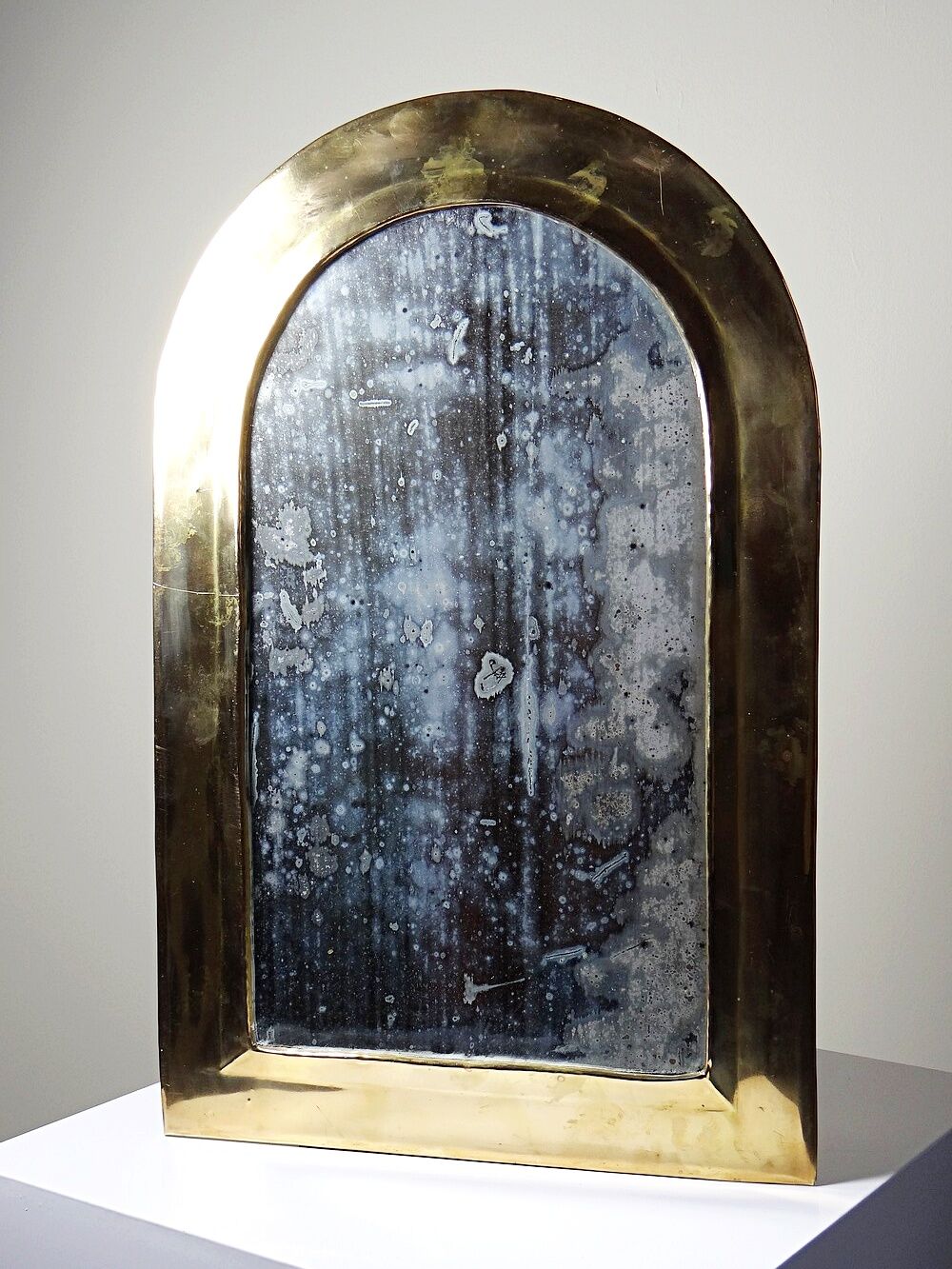 Large vintage Moroccan artisan wall mirror from the 50s-70s, made of solid brass, arch-shaped.
