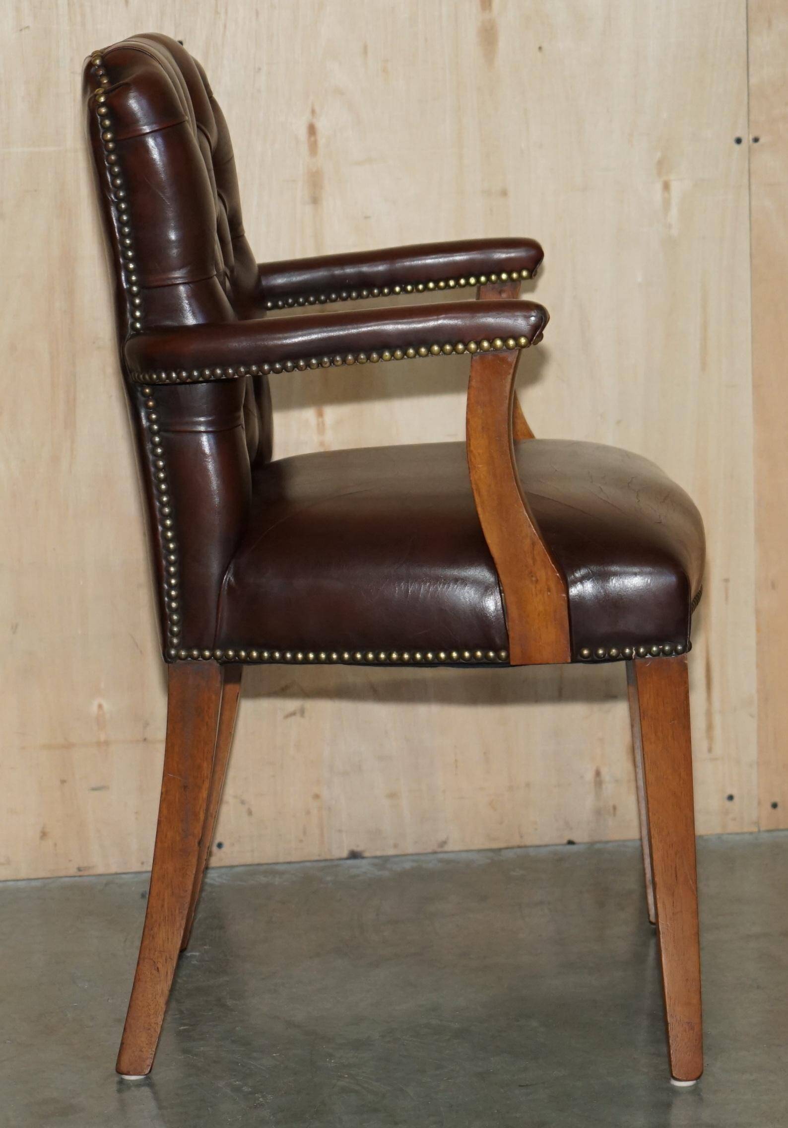 Fauteuil de bureau Gainsborough style George II Chesterfield cuir
